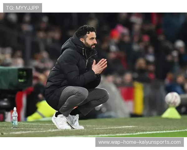 曼联后场再洗牌，阿莫林让约罗与卢克肖同场试验